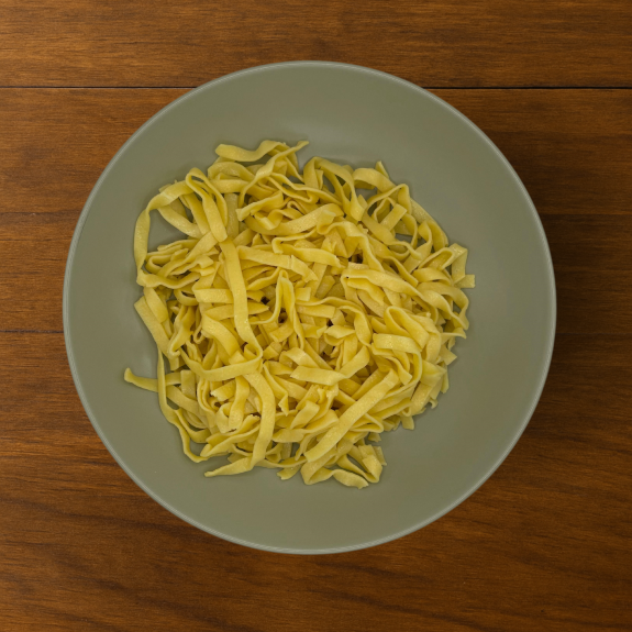 TAGLIATELLE ALL'UOVO (sfondo legno)