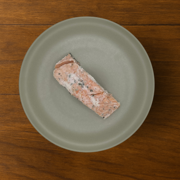 TRANCIO-DI-SALMONE-AL-VAPORE-Sfondo-legno.png